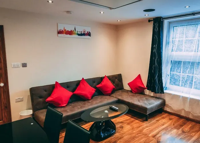 Hotel Quality Stay,2 Bed Apartment Near The City Centre, 2Min Walk From Metro Station