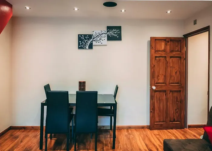 Hotel Quality Stay,2 Bed Apartment Near The City Centre, 2Min Walk From Metro Station