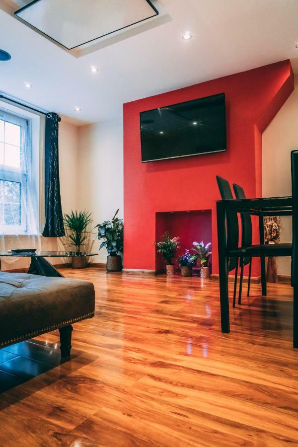 Quality Stay,2 Bed Near The Centre, 2min Walk From Metro Station Appartamento