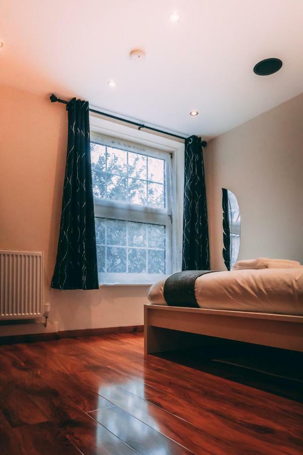 Quality Stay,2 Bed Near The Centre, 2min Walk From Metro Station Appartamento Londra